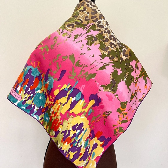 Salvatore Ferragamo Scarf Leopard in Flower Garden Pink Multicolor Scarf - Picture 7 of 16